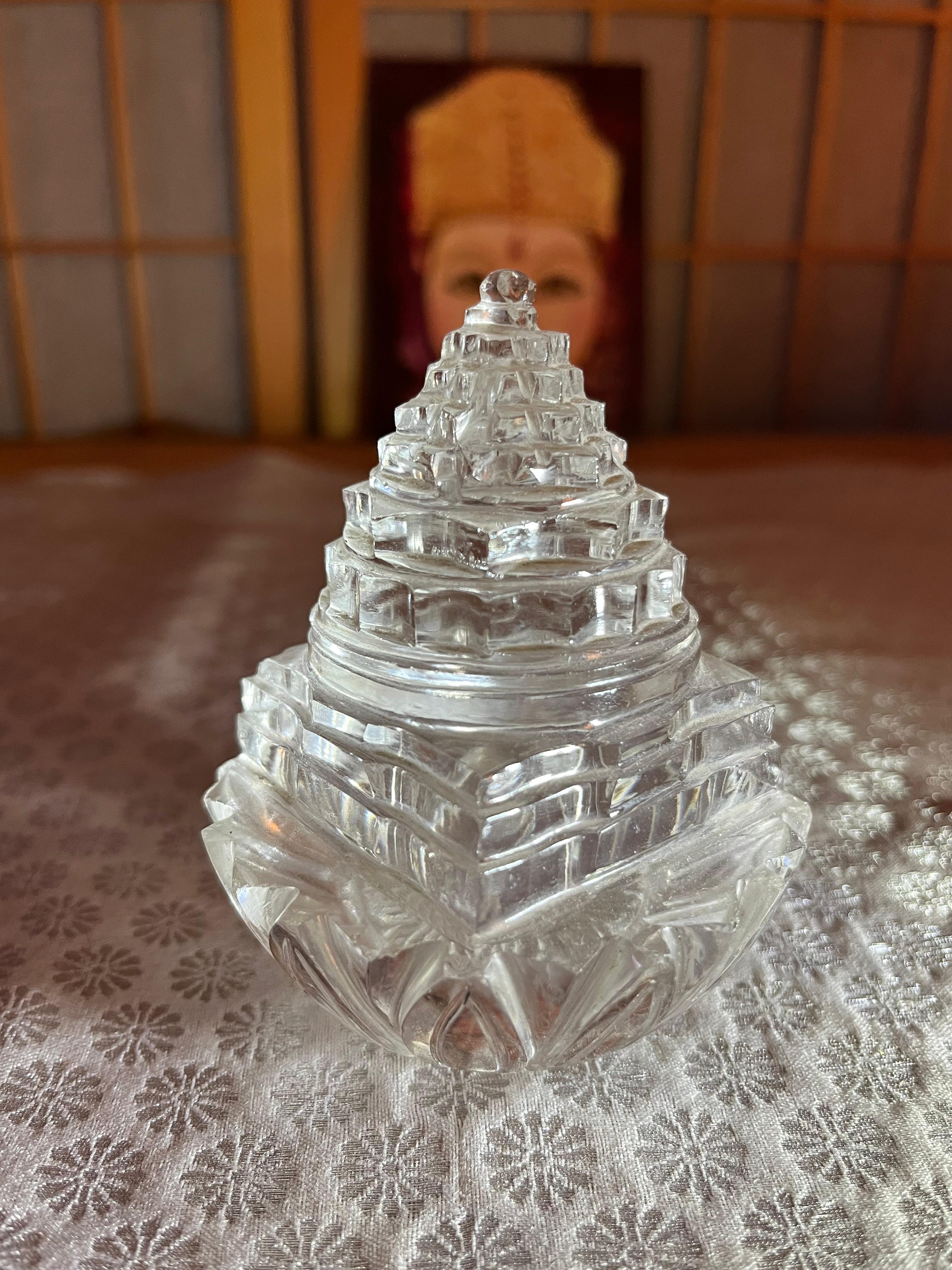 Unikátní Šrí čakra z horského křištálu. Unikátní Šrí čakra z horského křištálu.