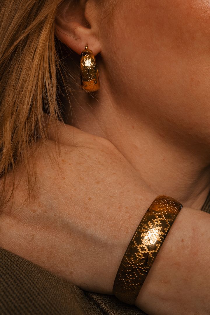 vefur_átta_blaða_rós_eyrnalokkar og armband_gull