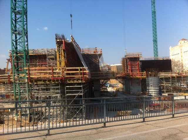 El Caixaforum en Zaragoza, de Carme Pinós, comienza a tomar forma