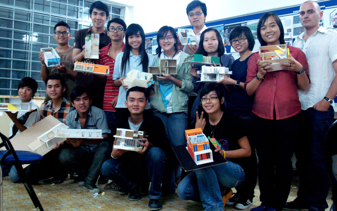 Arquitectos en el extranjero: 151 días/año fuera, por Ivan Llach