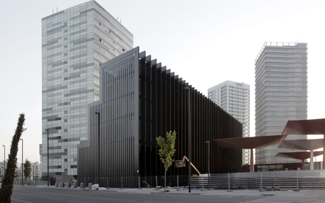 RCR arquitectes (R. Aranda, C. Pigem, R. Vilalta): Edifici Plaça Europa, 31