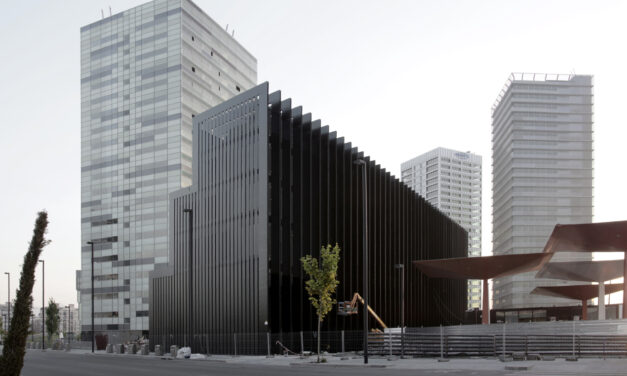 RCR arquitectes (R. Aranda, C. Pigem, R. Vilalta): Edifici Plaça Europa, 31