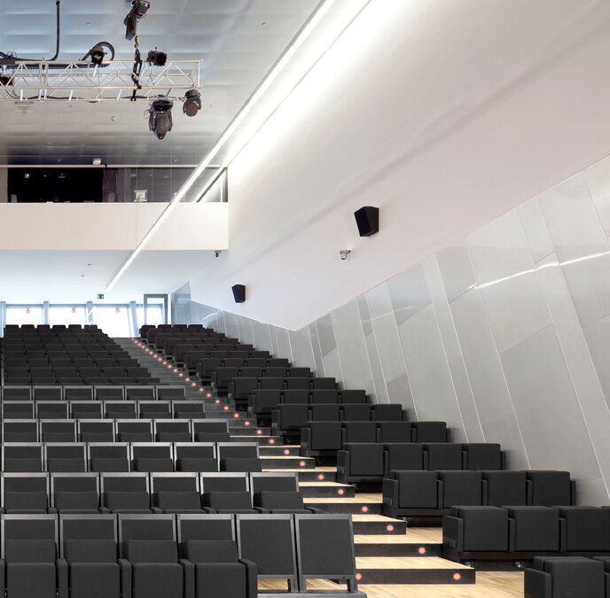 …about Oriol Bohigas: Eva Blanco [FIGUERAS INTERNATIONAL SEATING]