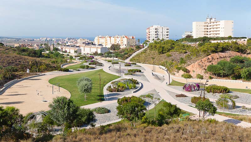 Terminado el Parque Aromático de Torreblanca, obra del Estudio Carme Pinós