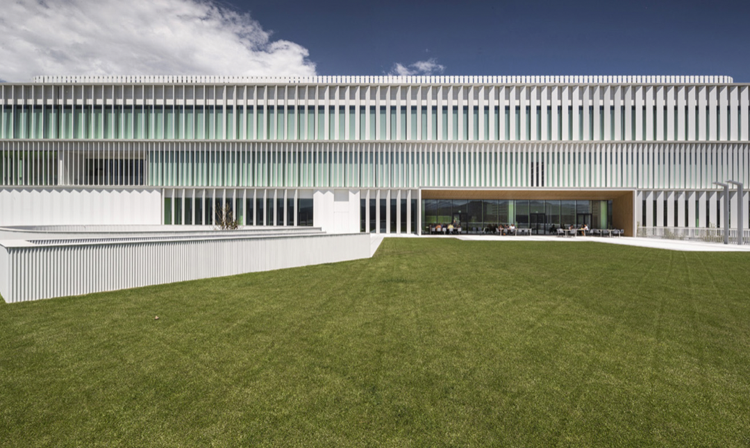 Batlle i Roig Arquitectura : Sede de Stradivarius en Cerdanyola del Vallès