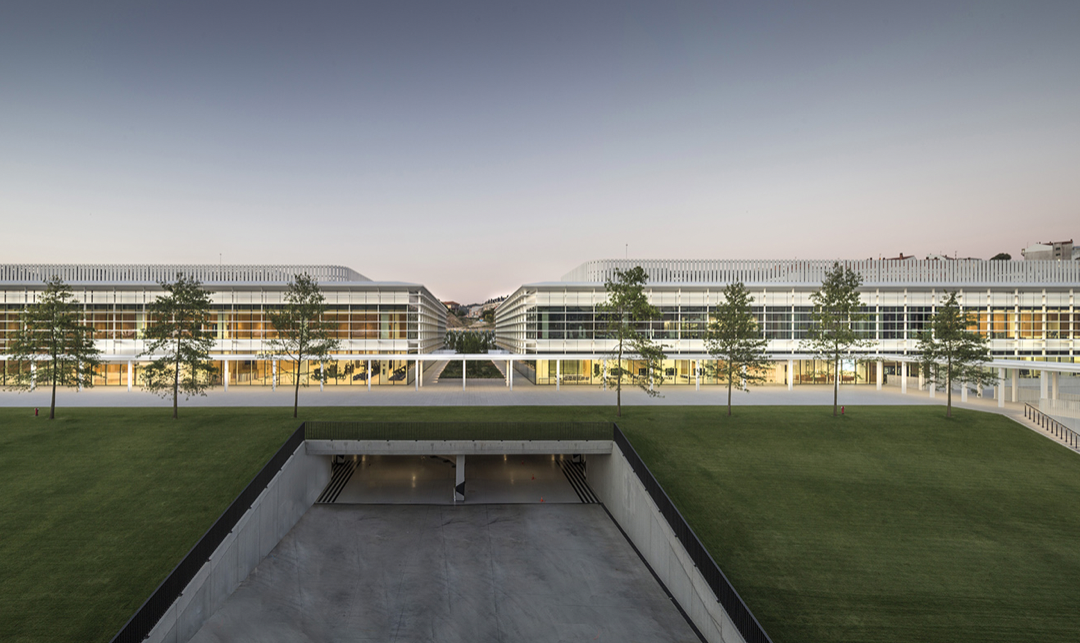 Batlle i Roig Arquitectura : Edificios de servicios de la sede central de Inditex en Arteixo