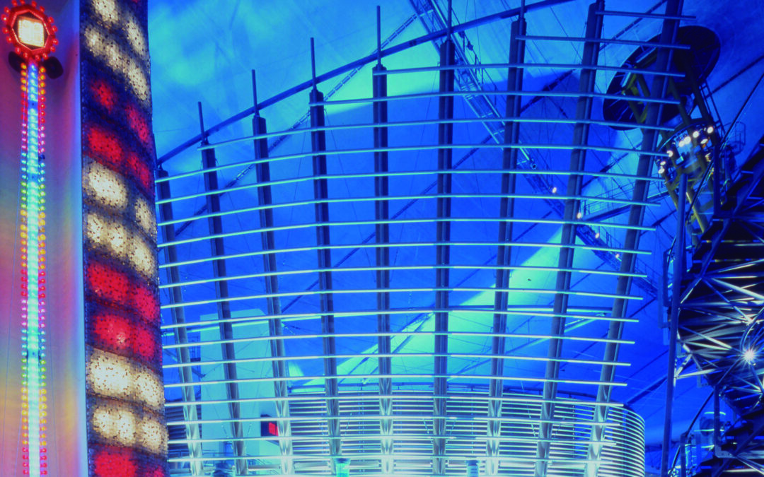 Gumuchdjian Architects, Stephen Spence, Shigeru Ban: Edificio gigante de papel reciclado