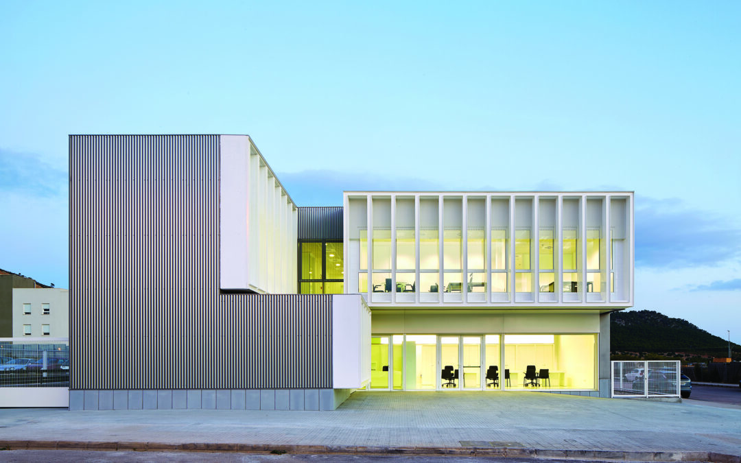 Ripoll·Tizón: Oficinas en el polígono industrial Son Bugadelles, Calvià