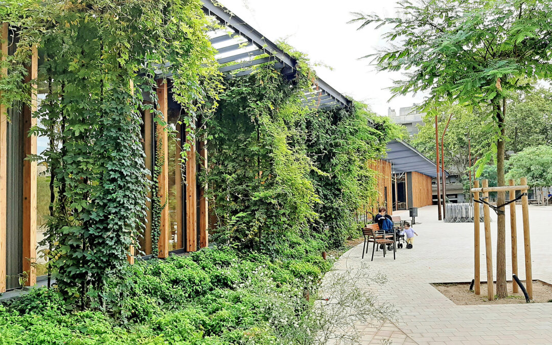 Barrio Peraire arquitectura paisatge · Ateneo la Bòbila y Parque de Plaça Sòller, Barcelona