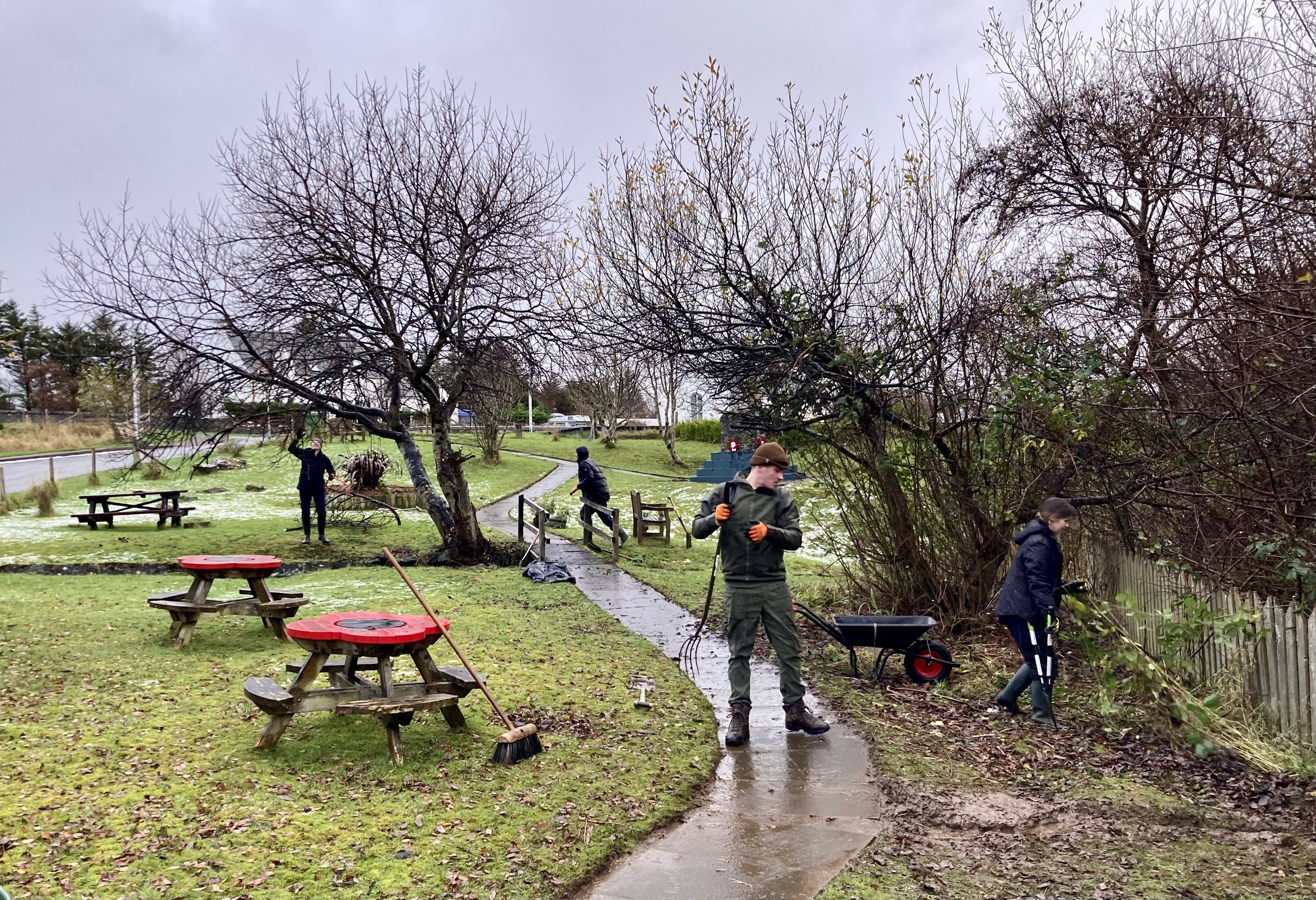 Robust Rabbie's staff successfully tackle Staffin community works