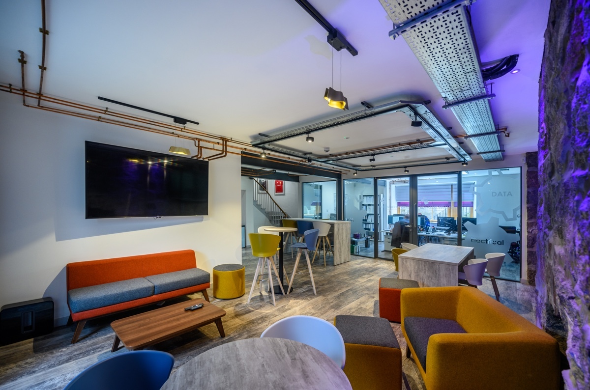 RUSSELL-GIBSON-OFFICE-ARCHITECTURE-LANDSCAPE.jpg