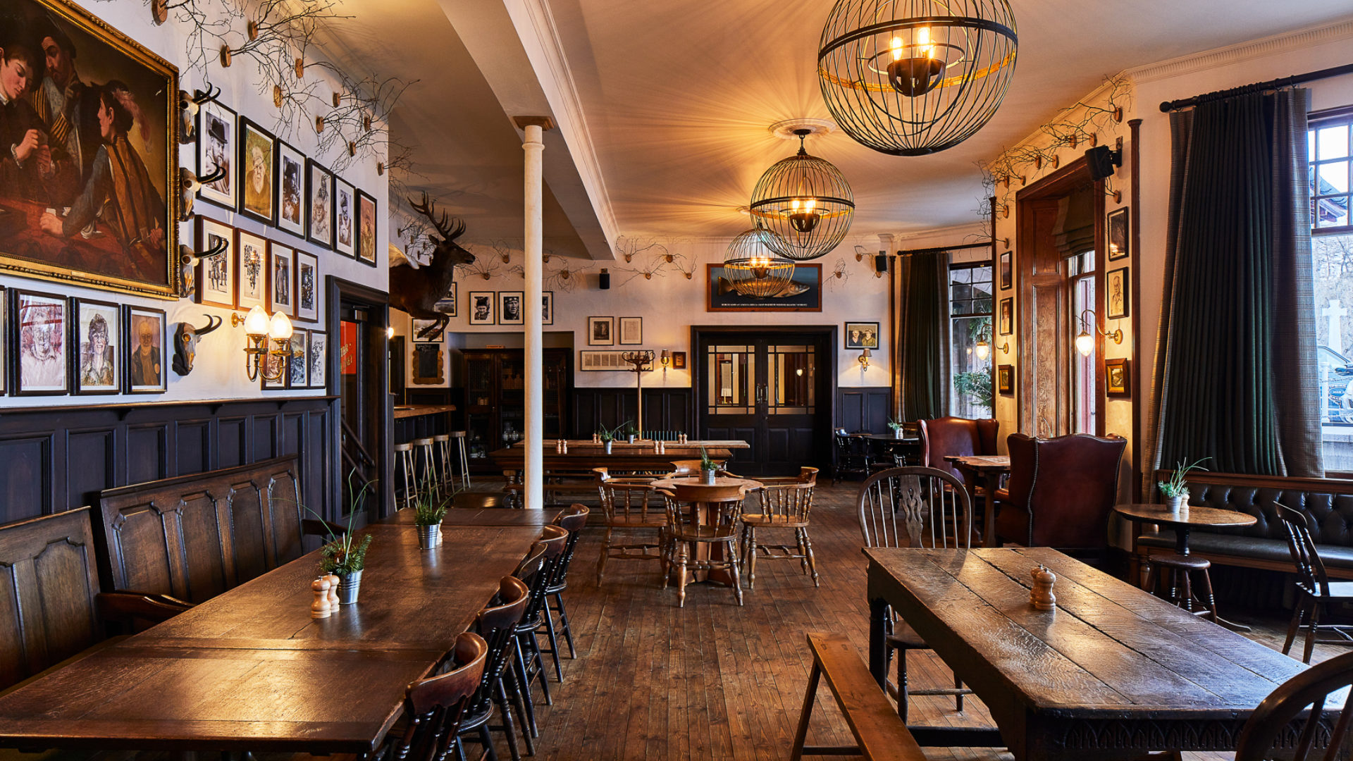 Tor Contracting — The Fife Arms interior — image@Sim Canetty-Clarke