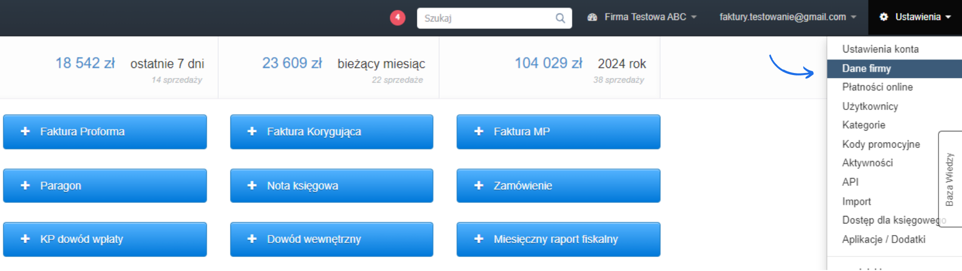 Interfejs użytkownika programu do fakturowania z przyciskami dla różnych typów dokumentów i podsumowaniem sprzedaży z ostatnich 7 dni, bieżącego miesiąca oraz roku