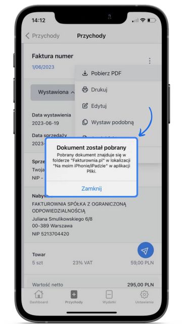 Aplikacja Fakturownia na iPhone – pobieranie faktury w formacie PDF. Powiadomienie informuje o zapisaniu pliku w aplikacji Pliki.
