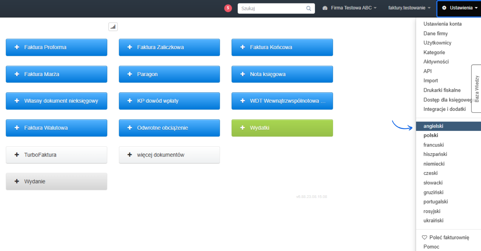 Menu główne systemu Fakturownia z opcją wyboru języka interfejsu w ustawieniach, dostępne języki to m.in. angielski, polski, francuski.