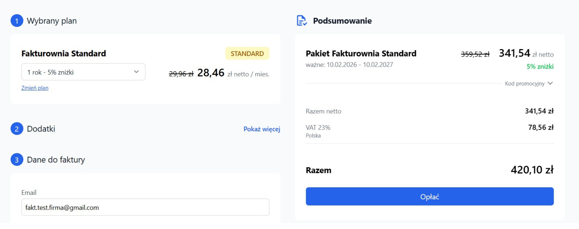Formularz płatności w systemie Fakturownia z płatnością za 12 miesięcy abonamentu Standard ze zniżką, możliwością dokupienia dodatków i podsumowaniem zamówienia.