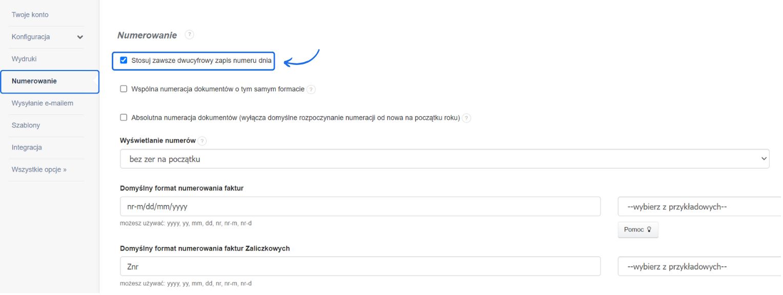 Ustawienia numeracji dokumentów: wybór formatu numerowania z dwucyfrowym zapisem numeru dnia oraz domyślne formaty numeracji faktur i faktur zaliczkowych.