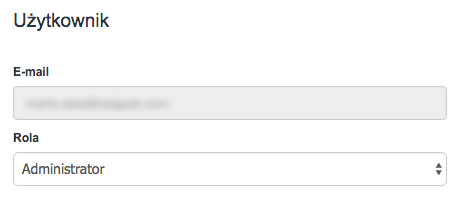 Formularz edycji użytkownika z polem e-mail oraz rozwijanym menu do wyboru roli użytkownika w systemie.