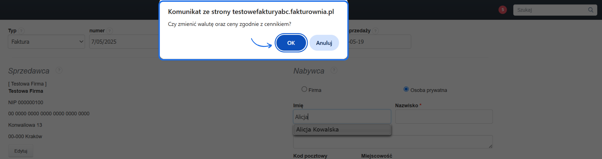 Komunikat w Fakturowni z pytaniem, czy zmienić walutę i ceny zgodnie z cennikiem – widoczne przy wyborze klienta.