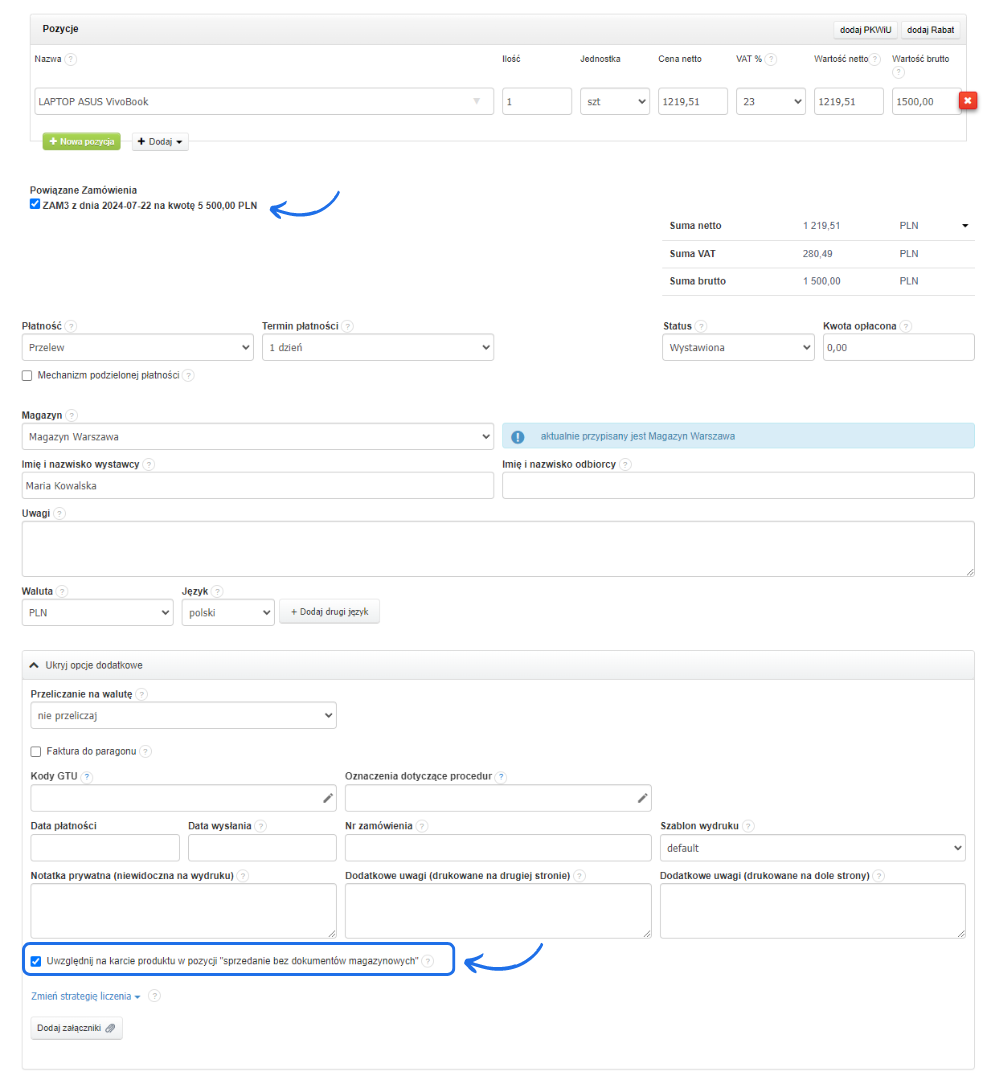 Ekran faktury zaliczkowej z pozycją laptopa ASUS VivoBook i zaznaczoną opcją 'Uwzględniaj na karcie produktu w pozycji sprzedane bez dokumentów magazynowych'.
