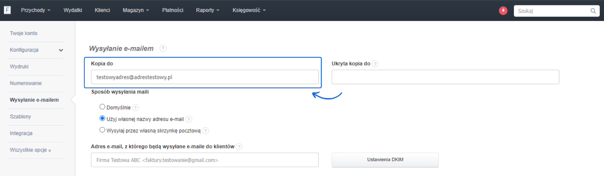 Ustawienia wysyłania e-maili w polskim interfejsie użytkownika z opcjami doboru adresu.