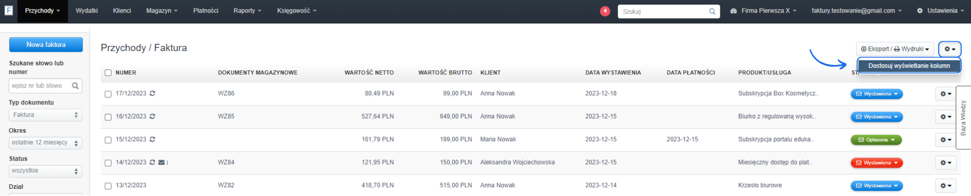 Widok listy faktur z panelu „Przychody / Faktura” z aktywnym przyciskiem „Dostosuj wyświetlanie kolumn” i danymi klientów