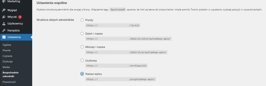 Ekran ustawień permalinków w WooCommerce z wybraną opcją 'Nazwa wpisu' dla struktury stałych odnośników.