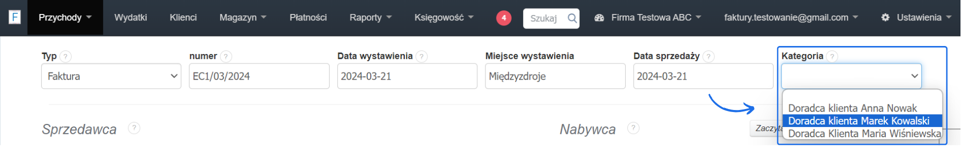 Formularz tworzenia faktury z listą kategorii dostępnych do wyboru dla dokumentu.