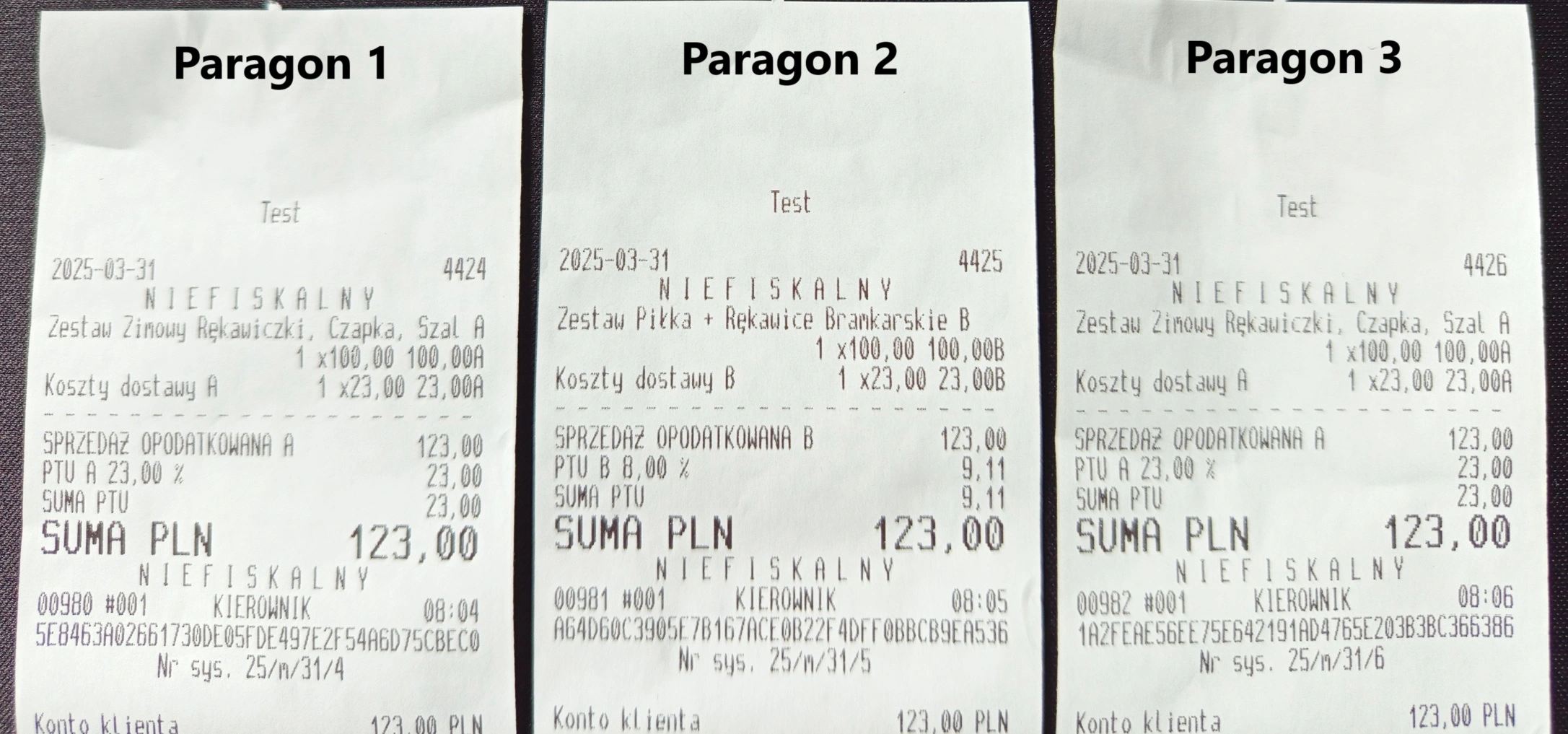 Trzy niefiskalne paragony przedstawiające różne zestawy i stawki VAT, każda z sumą końcową 123,00 PLN. Paragony wskazują przykład fiskalizacji produktu w różnych stawkach podatku.