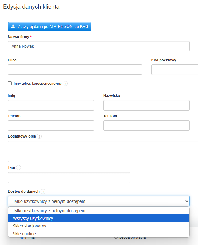 Formularz edycji danych klienta z rozwijanym menu „Dostęp do danych” – wybrana opcja to „Wszyscy użytkownicy”.