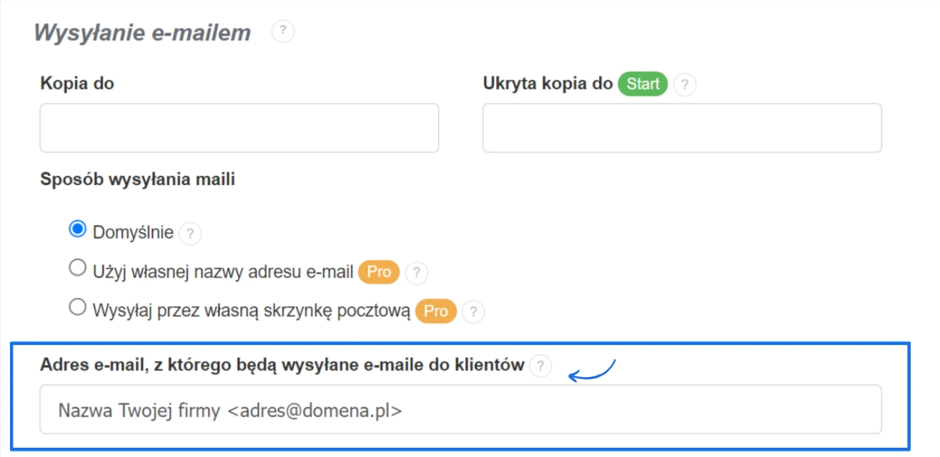 Widok ustawień e-mail w Fakturowni z zaznaczoną opcją „Domyślnie” i adresem nadawcy: Nazwa Twojej firmy adres@domena.pl.