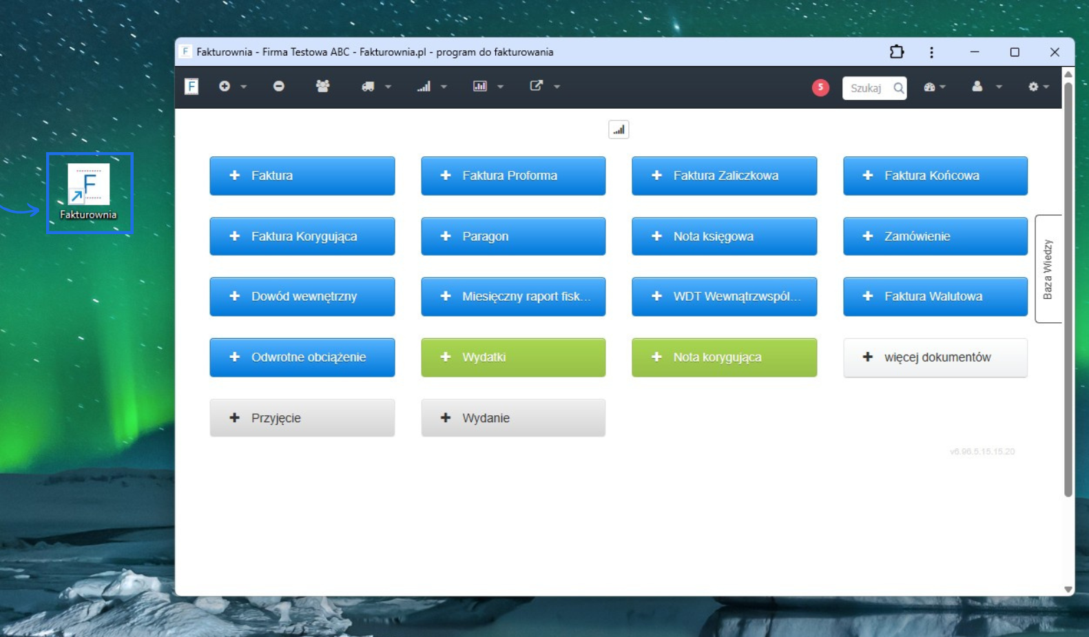 Pulpit z ikoną skrótu aplikacji Fakturownia oraz otwartym oknem programu do fakturowania z widocznym interfejsem.