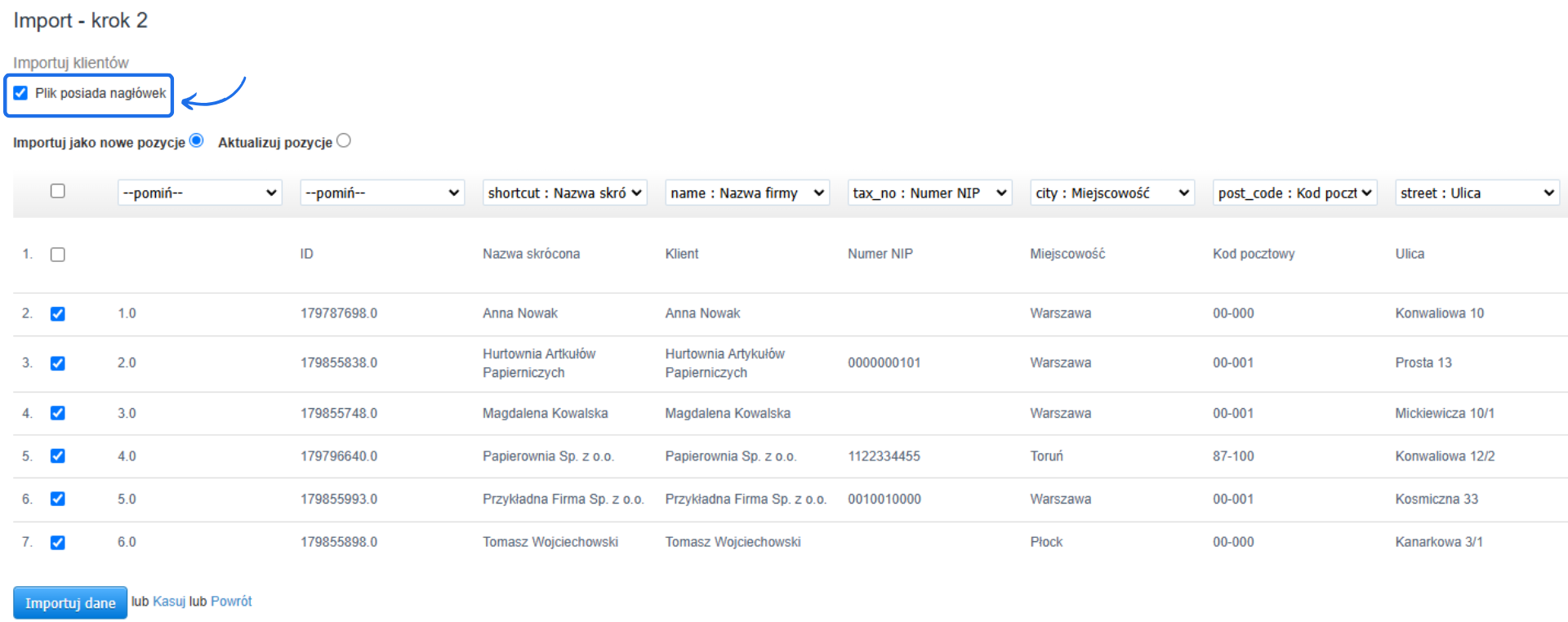 Ekran importu klientów, zaznaczona opcja 'Plik posiada nagłówek', lista danych klientów do zaimportowania i przycisk 'Importuj dane'.