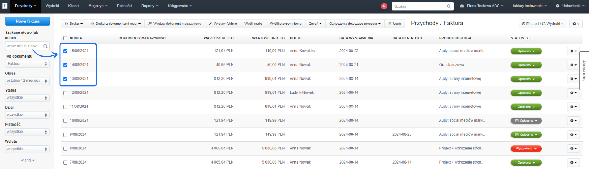 Ekran z listą faktur w panelu zarządzania przychodami, z zaznaczonymi kilkoma fakturami do eksportu lub wydruku.