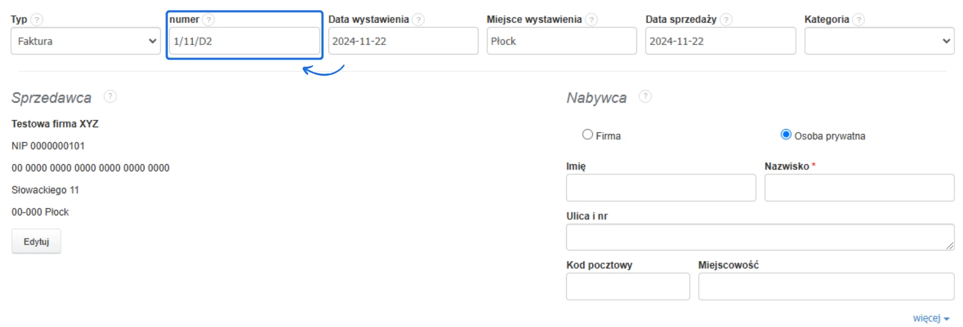 Widok formularza faktury z ustawionym niestandardowym formatem numeracji 1/11/D2, wraz z danymi sprzedawcy i opcjami dla nabywcy.