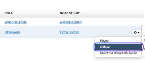 Opcja odłączenia użytkownika z przypisanej roli w systemie, pokazana na liście użytkowników z podświetlonym przyciskiem 'Odłącz'.