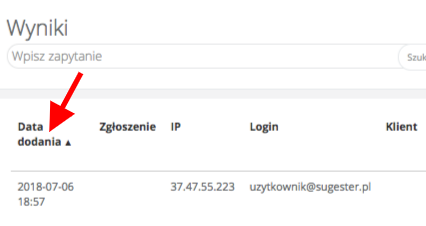 Fragment listy wyników formularzy ze strzałką wskazującą nagłówek po którego kliknięciu sortują się dane w kolumnie