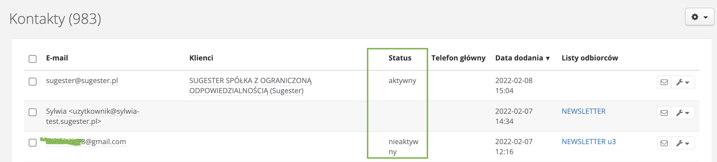 Widok listy kontaktów w Sugesterze z zaznaczoną na zielono kolumną status