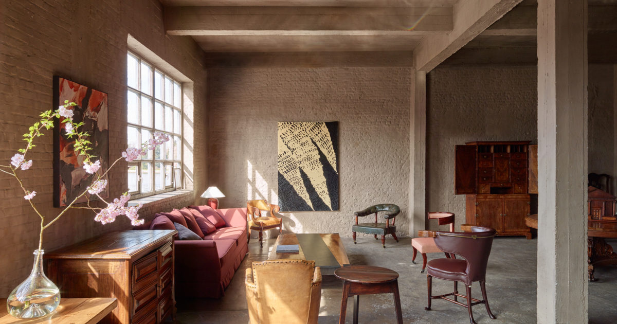Discover the Chair, 1600 - 2000 at Axel Vervoordt — Axel