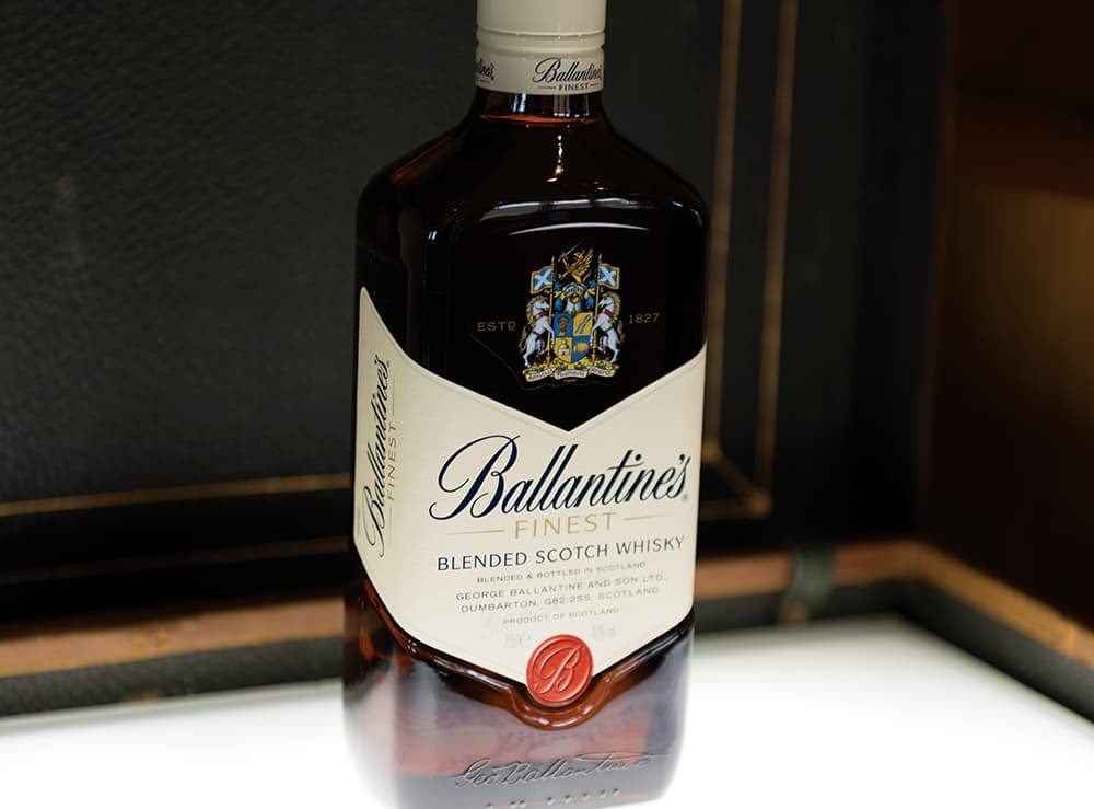 Ballantine's Scotch Whisky MISE EN BOUTEILLE