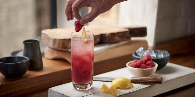 Ballantine’s Summer Whisky Cocktail Raspberry Fizz