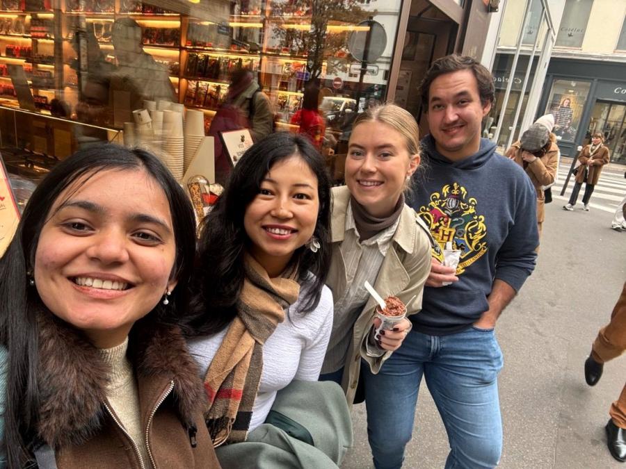 Enis og studentvenner