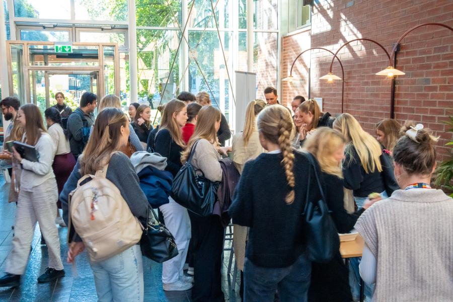 Deltagere i Atriet etter foredragene