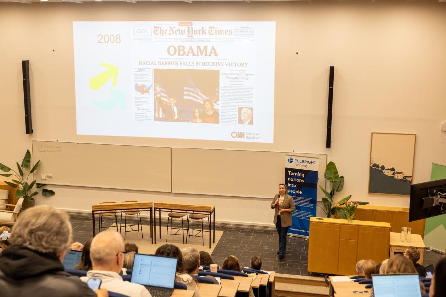 Hilde Eliassen Restad presenterer under symposiet om amerikansk demokrati