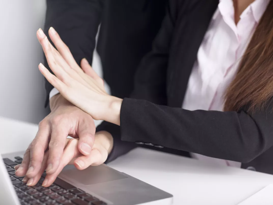 Seksuell trakasering på jobb