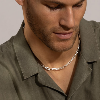 We've frosted the popular, structural links of our men's Honest Silver Chain for a more subtle shine