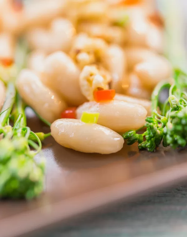 Ensalada De Alubias Con Bimi®, Pasta De Aceitunas Y Vinagreta De Frutos Secos