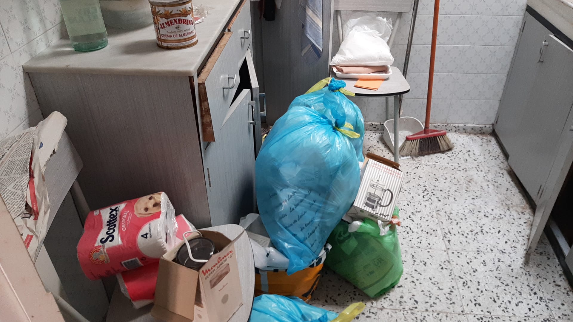 Recogida y reciclaje de muebles, electrodomésticos, basura y escombros en Santa Oliva - ¡Elimina todo lo que sobra!