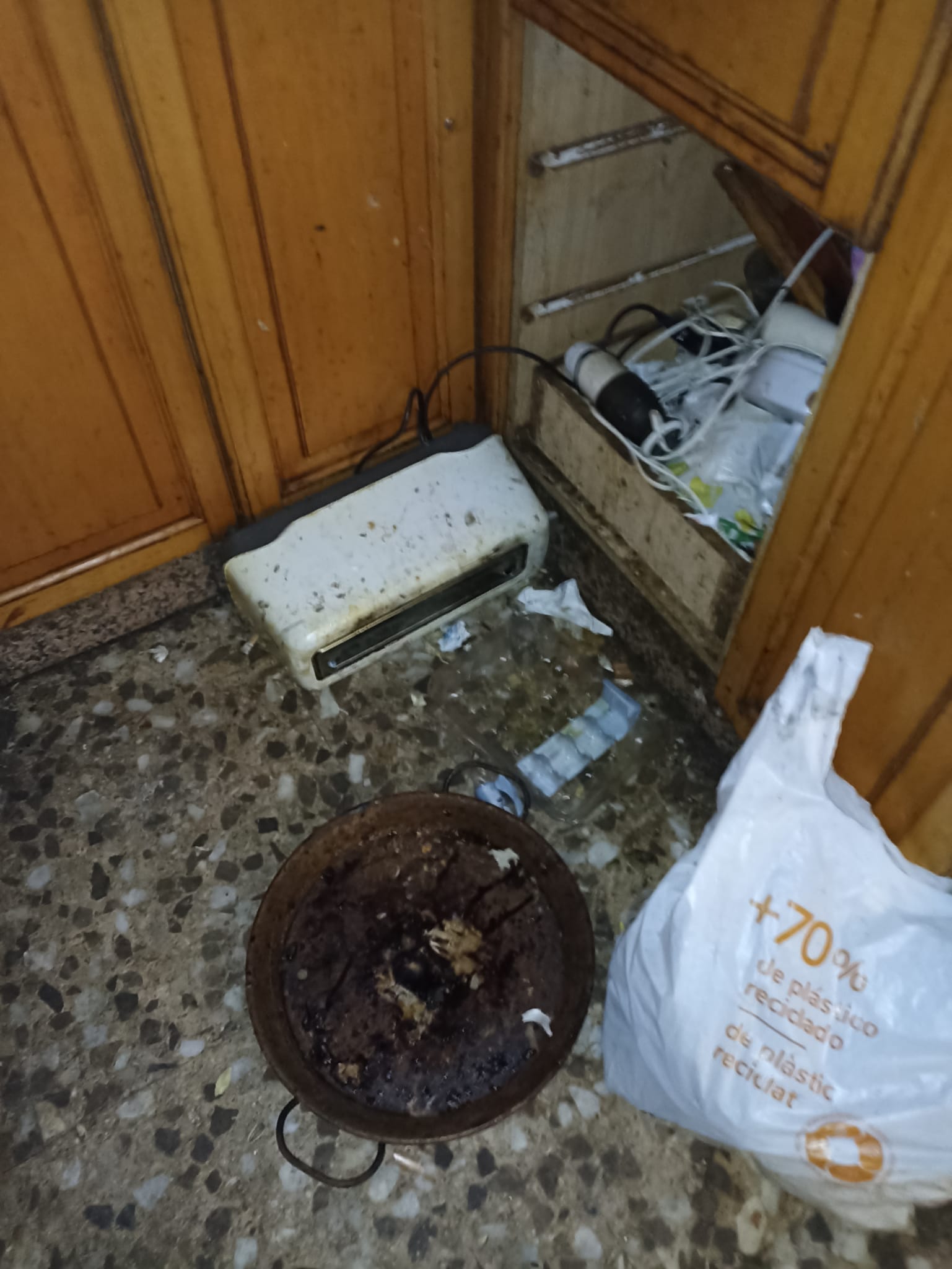 Servicio de recogida y reciclaje de muebles, electrodomésticos y basura en Roda de Barà - ¡Tu hogar limpio y ordenado!