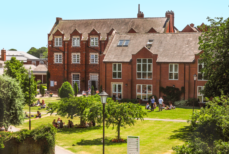 Summer-Students-Campus-7